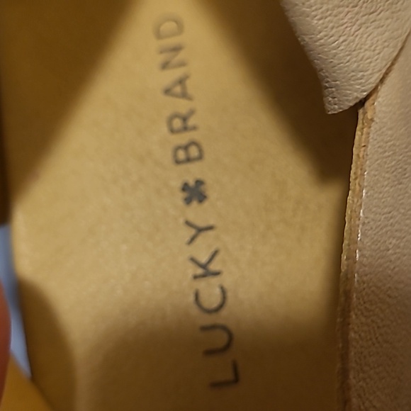 Lucky Brand Beige Women's Leather Sandals EUC - Picture 3 of 4